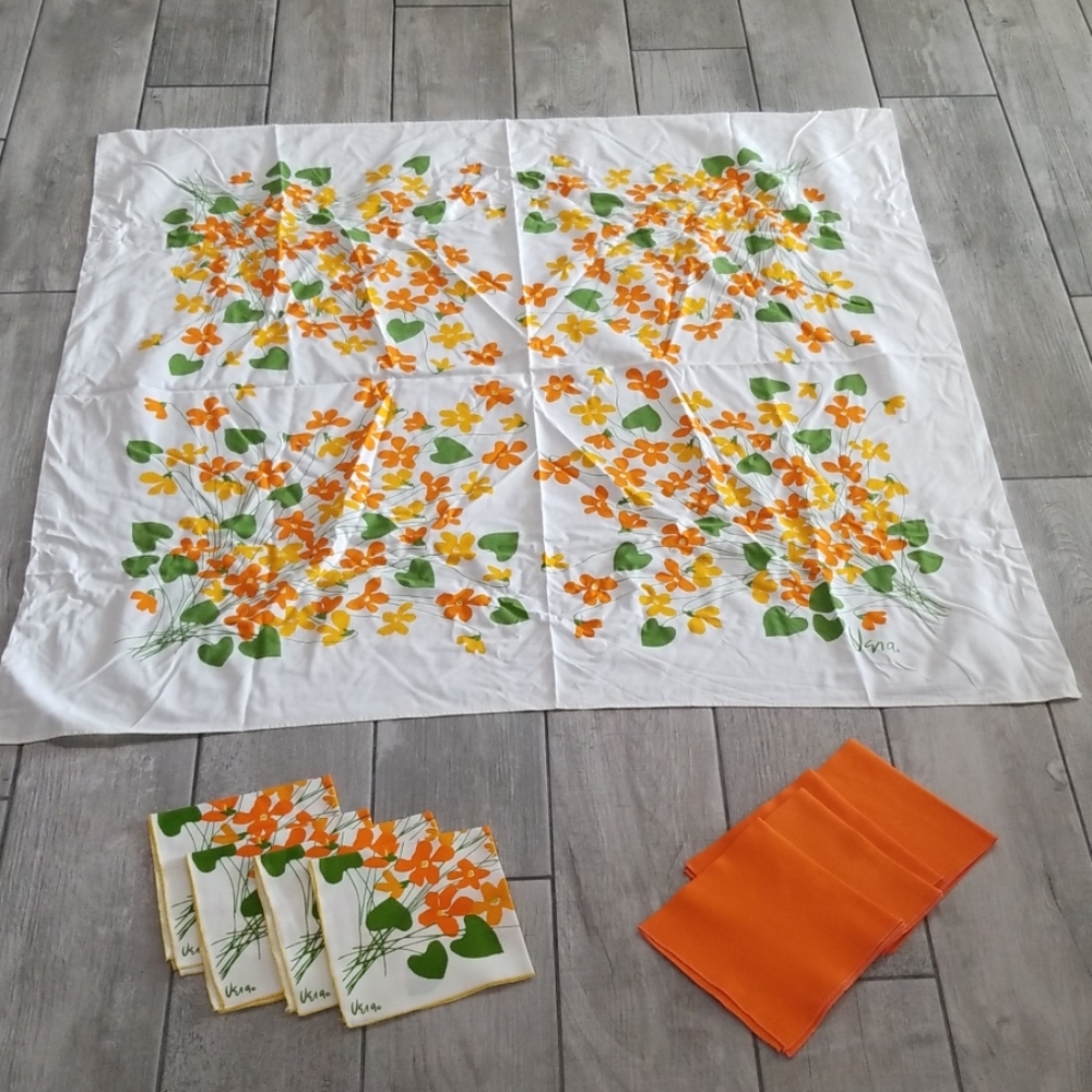 Vintage Vera Neumann Floral Tablecloth Napkin Set